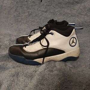 Nike Jordan Size 8 1/2' White and Black Basketball Shoes